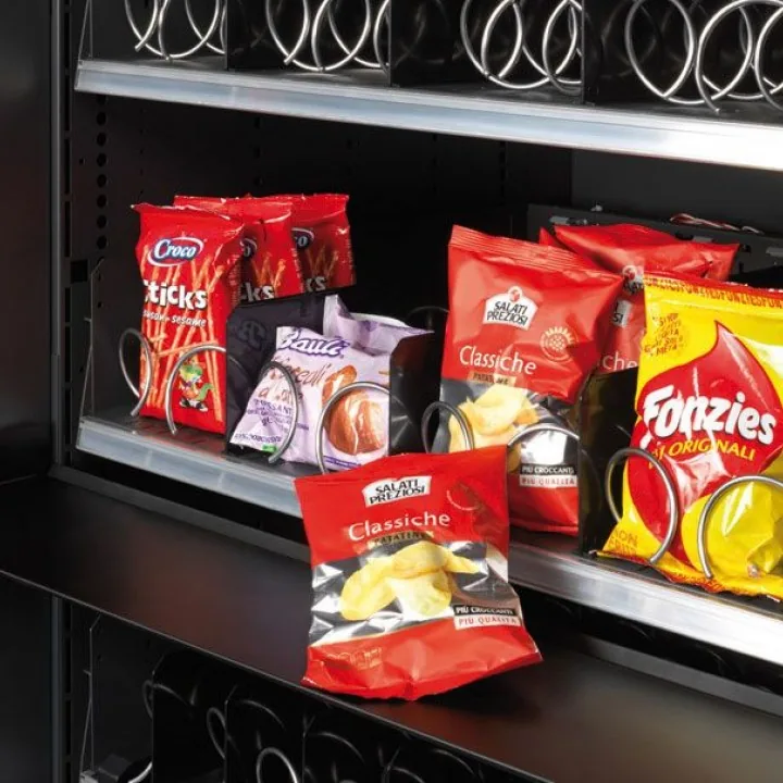 Sanden Vendo G-Snack Standard: Produktlift-Ablage mit Produkten