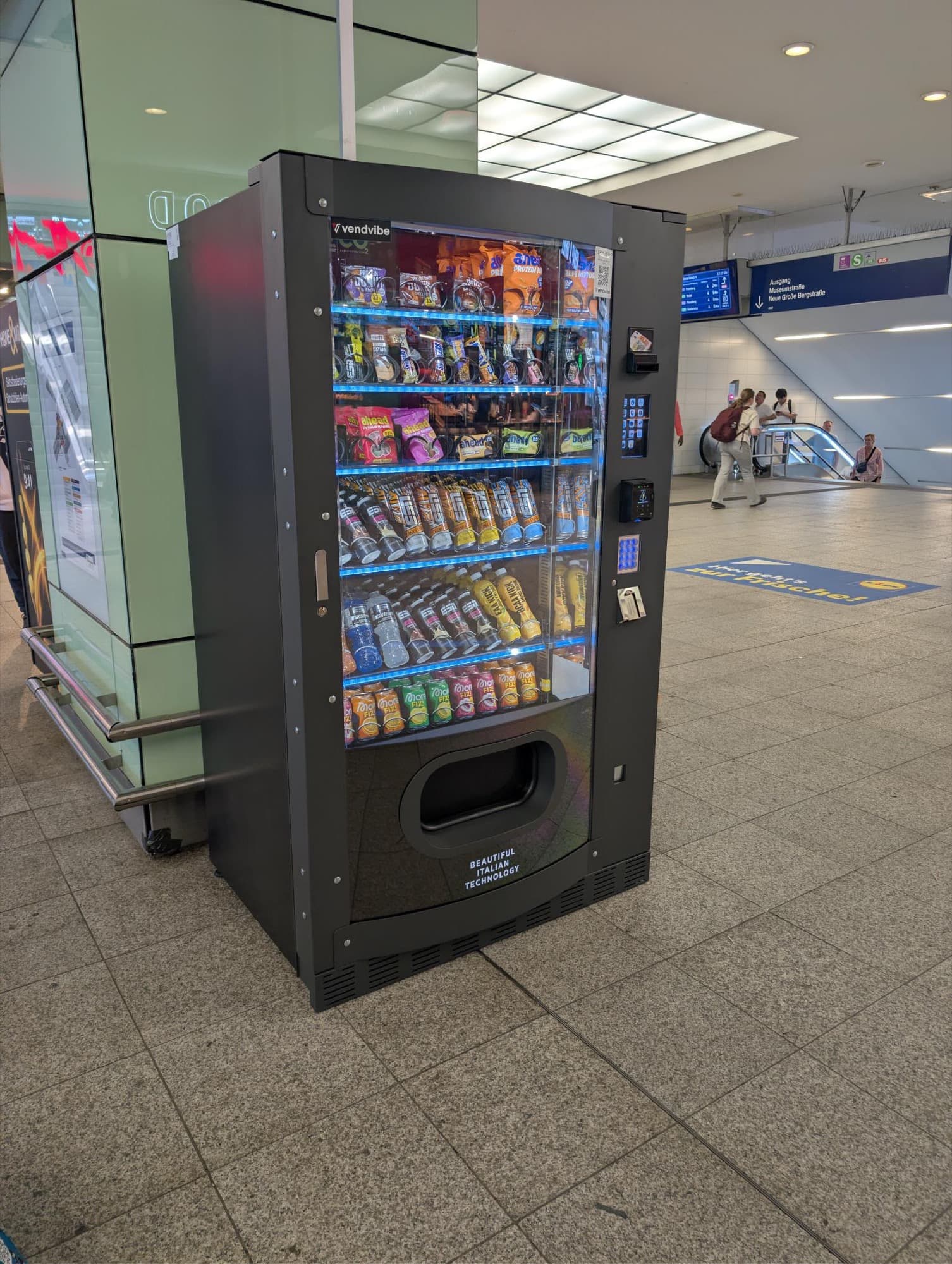 Snack- und Getränkeautomat im Bahnhof Hamburg-Altona