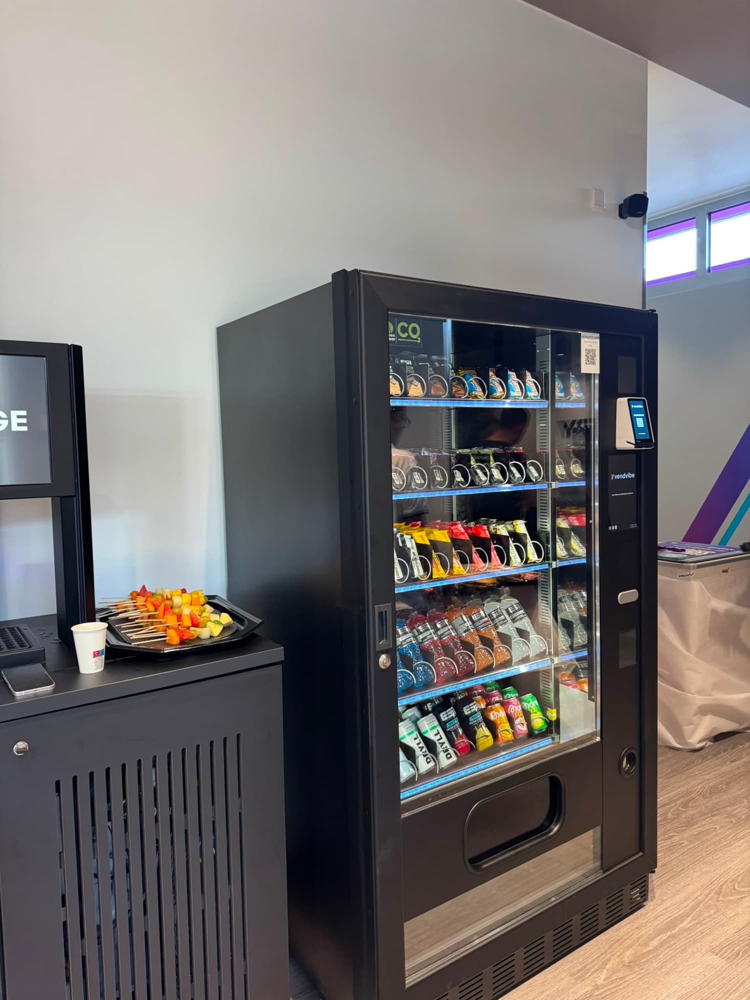 Verkaufsautomat von Vendvibe zur Eröffnung des Anytime Fitness Borken