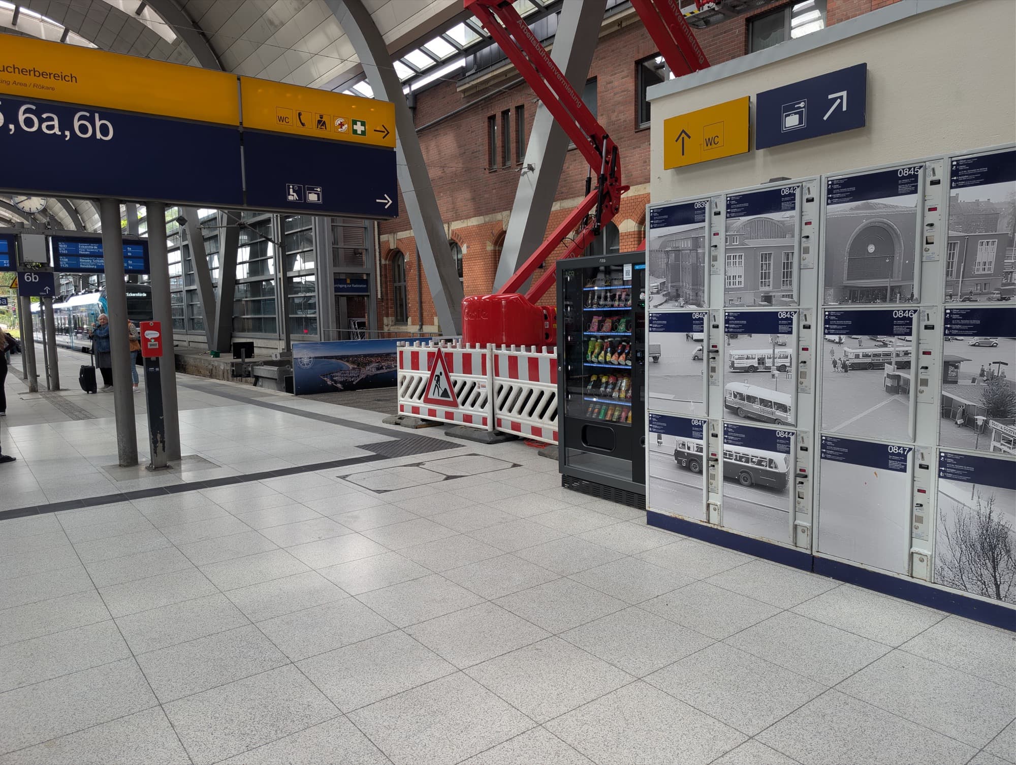 FAS 1050 Pro in der Bahnhofshalle des Kieler Hauptbahnhofs – Eindruck vor Ort