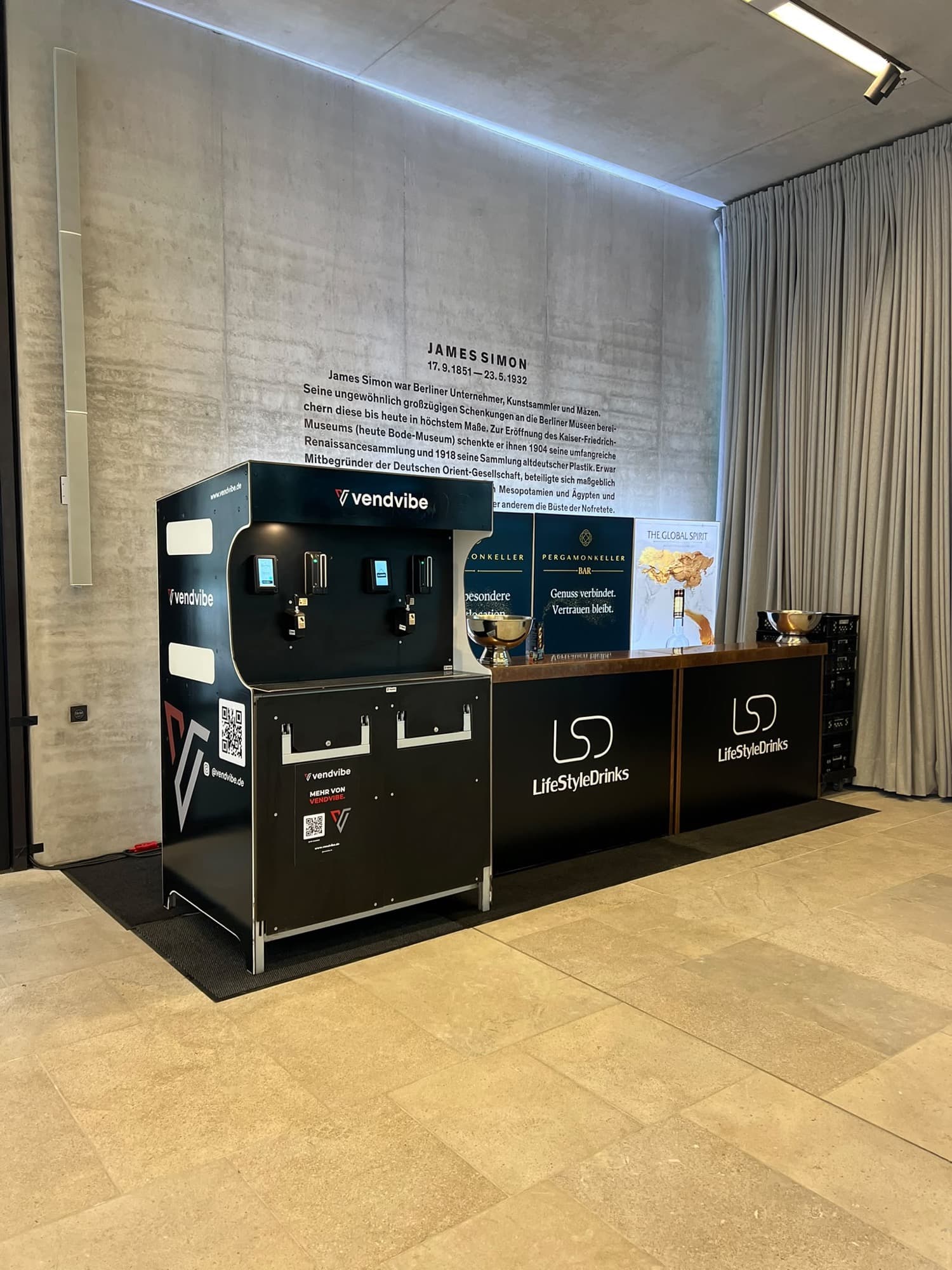 Bierzapfautomat zur Eröffnung der Dschingis-Khan-Ausstellung auf der Museumsinsel Berlin