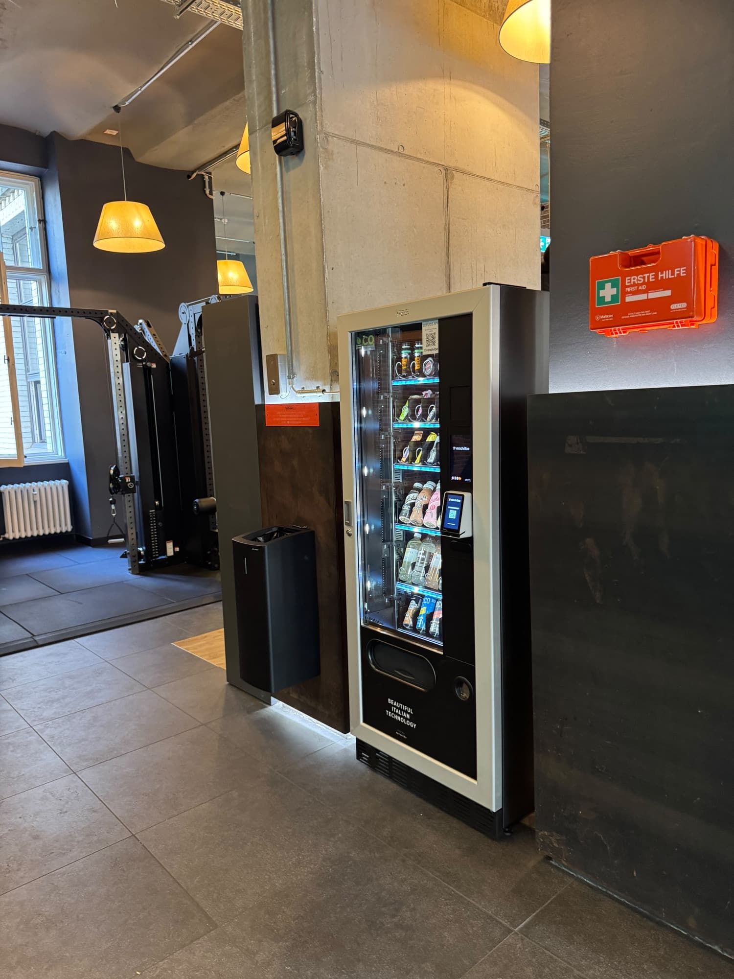 FAS 750 Advanced mit Shakes und Drinks bei EVO Fitness Berlin Alexanderplatz