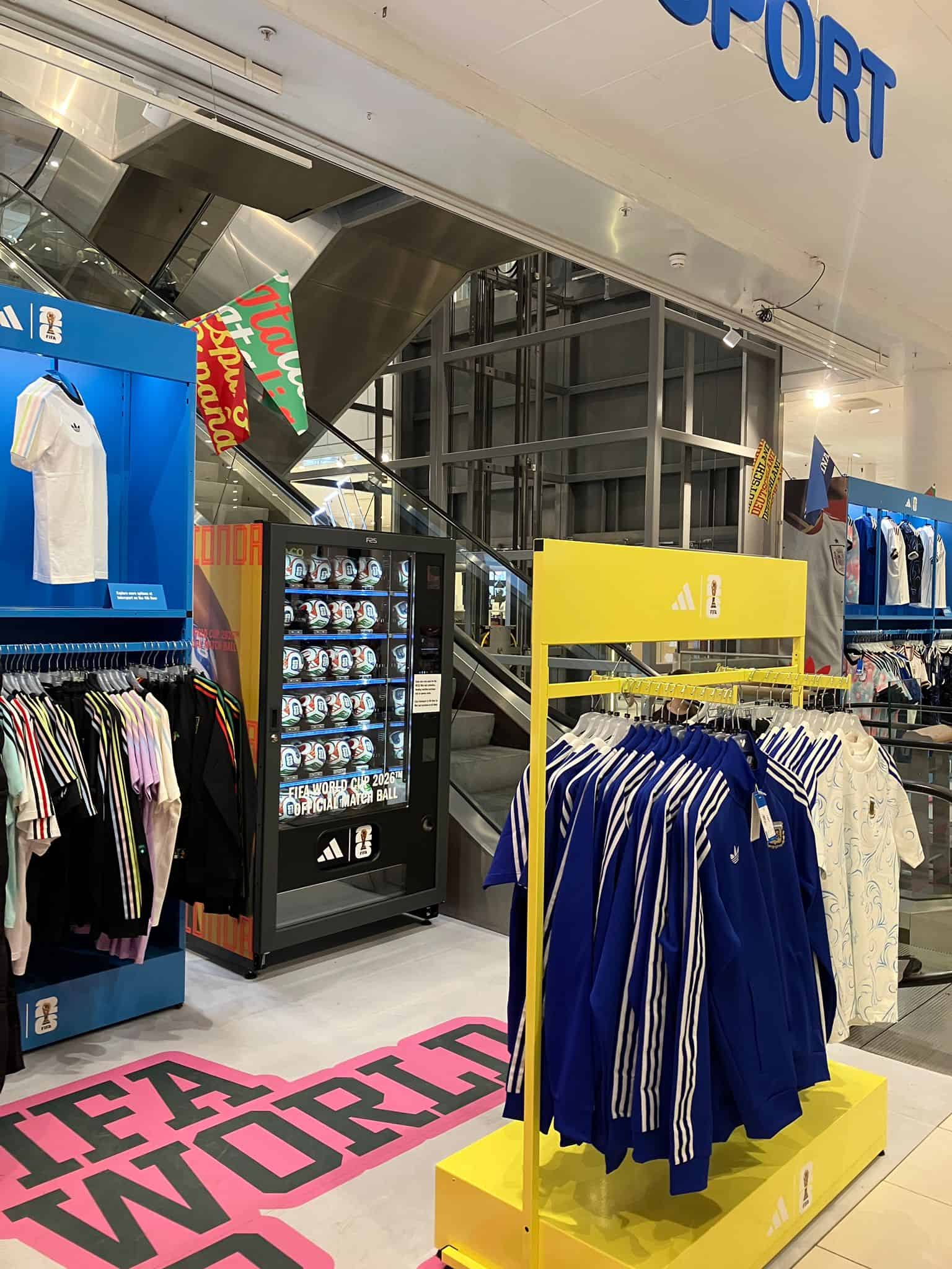 vendvibe Verkaufsautomat im Adidas Store Kopenhagen – Brand Activation mit FAS 1050 Pro